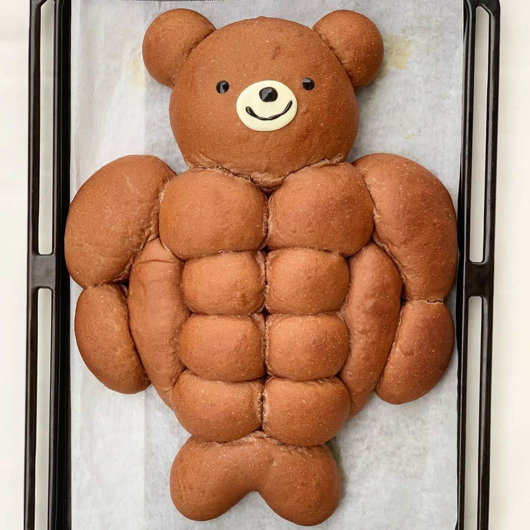 Ranさんのインスタグラム写真 - (RanInstagram)「. . Big Buff Bear Bread🍓💪 . . パーティー仕様の#筋肉くまパン 。 今回は苺クリームサンドにしました🍓✨ . . . . . #bread #sandwich #baker #bear #teddybear #muscle #muscletraining #homeparty #partytime #musclebuilding #bodymake #bodybuilding #training #パン #手作りパン #サンドイッチ #フルーツサンド #苺スイーツ #いちご #苺サンド #くまパン #konelのくまパン #パーティーメニュー  #ちぎりパン #チョコパン #筋トレ #ボディメイク #パン教室 #konel」2月25日 18時31分 - konel_bread