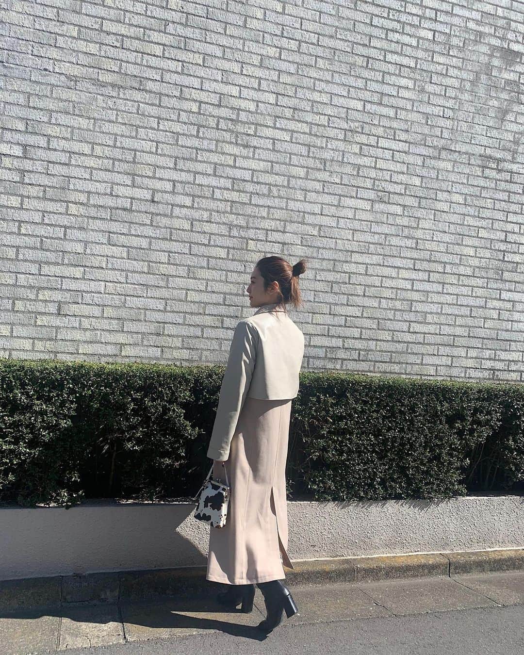 浪花ほのかのインスタグラム：「今日のコーデです♡ トレンチコートは @resexxy_official  バックは @tiare_closet  のものとなってます♡♡  少しだけ春を先取りしてみました🤫」