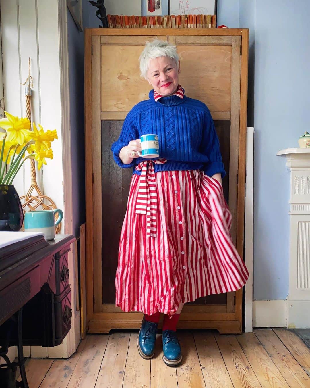 Tea and sittingのインスタグラム：「💙♥️🧵 Making very happy this morning for Day 11 of @thekarenarthur ‘s #wearyourhappychallenge is my Dad’s old jumper which my Mum knitted for him in the 1960’s and my wonderful @sikadesigns dress ( which fits so well btw, because they can adjust their dresses to your specific measurements which I bloody love!! ) and also my favourite teal coloured @grensonshoes with red socks which used to be tights ❣️ #5ftinfwearsthings #wearyourhappy」