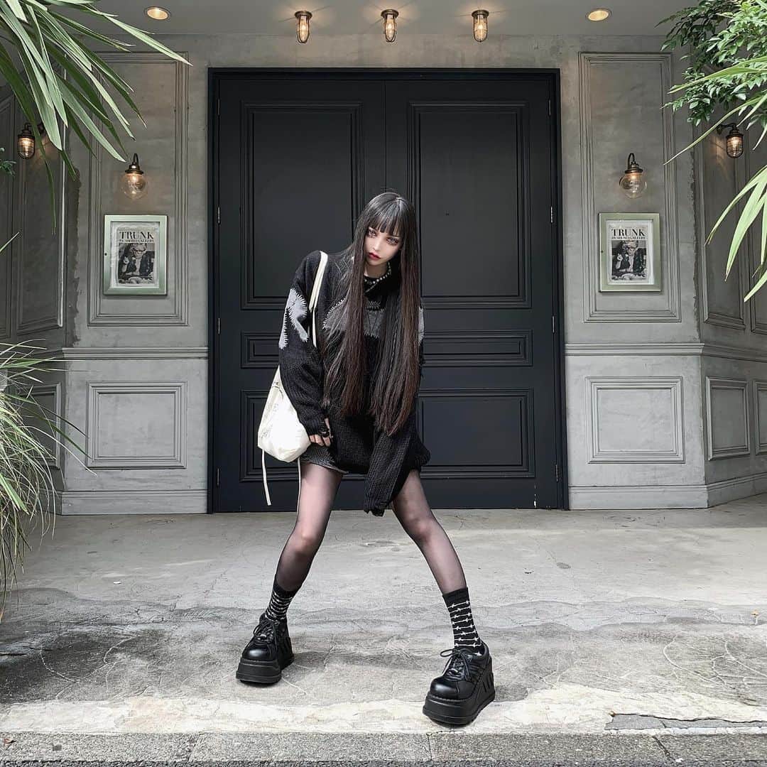 chiiiiiのインスタグラム：「🖤☁️🖤☁️」