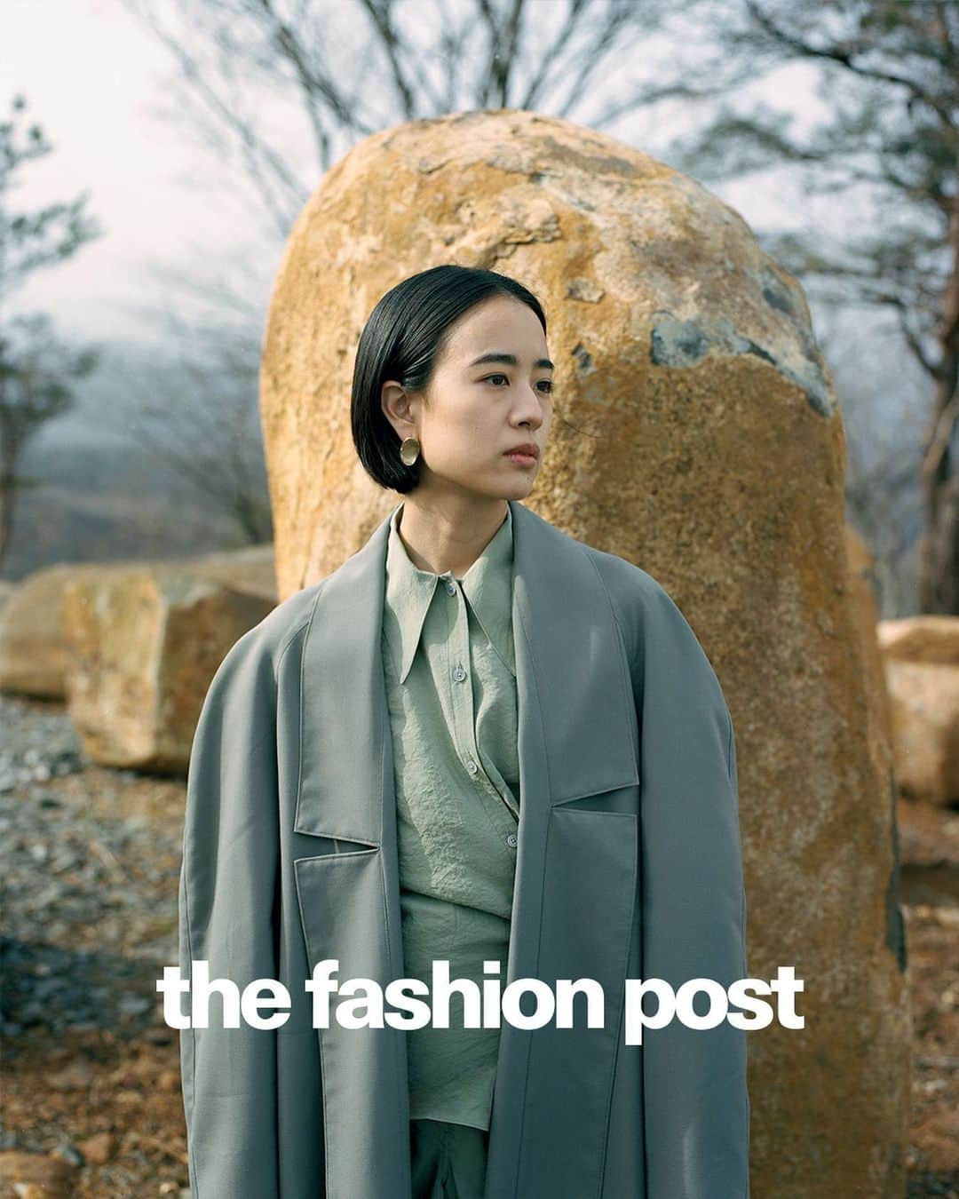 The Fashion Postさんのインスタグラム写真 - (The Fashion PostInstagram)「#fashion LEMAIRE with Shizuka Ishibashi  『柔らかな緑に包まれて。石橋静河が魅せる春のワントーン』  より価値のある服を届けたいという想いのもと、揺るぎない信念とタイムレスなクオリティを放つ服を作り続ける Christophe Lemaire (クリストフ・ルメール) と Sarah-Linh Tran (サラ＝リン・トラン) によるパリジャンブランド LEMAIRE (ルメール)。  ローンチされたばかりの縫製や金具を一切必要としない新作「モールデッド レザー」シリーズにも象徴される、あくなき素材への探究心、そこに付随する機能性がブランドの魅力だ。研ぎ澄まされた感性と知性、そこから立ちのぼる色香。女優・石橋静河が着るルメールの新作。(第1回／全4回)  model: Shizuka Ishibashi photography: Masahiro Sambe styling: Chiaki Utsunomiya hair & makeup: Yuka Toyama edit & text: Manaha Hosoda cooporation: Okurayama Studio  #TFP #TheFashionPost #LEMAIRE #ルメール #石橋静河 #Shizuka Ishibashi」2月25日 18時50分 - tfpjp