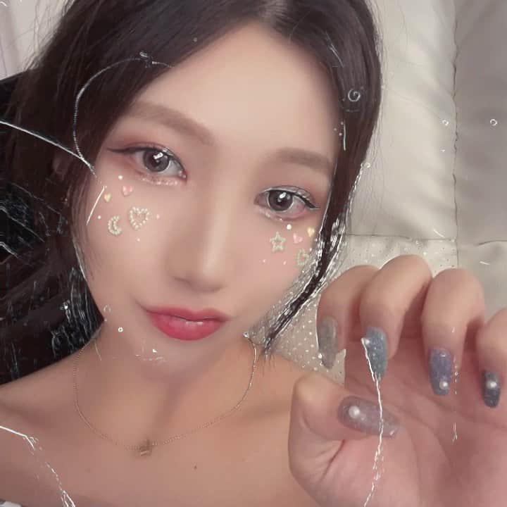 ジェイダ のインスタグラム：「💅🏻⚡️👀🧨 @_nail_11 #네일 #가로수길네일 송이원장님께서 내 손톱에 마법을 부리셔따아 ! 🤭」