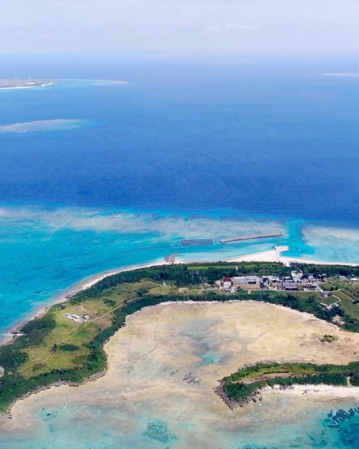 ToyoMaruのインスタグラム：「水納島行きたーい🏖  @naturalokinawa  今年もお世話になります🙇‍♂️  夏本番まであと少し‼️  という気がする、最近の沖縄ですw （僕の思い込みも含みます）  【ホエールスイム開催スケジュール】 残り4回‼️  3/1（月） 3/3（水） 3/8（月） 3/10（水） ご興味ある方はDMお待ちしております‼️  夏のご予約も受付開始🌞 3月〜12月 🌈無人島スキンダイビングツアー 🌈ジェットスキーツーリング 🌈サンセットクルーズ 🌈ナイトクルージング 🌈ウェイクボード  🚤ボートチャーター（貸切）も受け付けております🛥  ご興味ある方はDMください‼️  #沖縄 #沖縄旅行 #沖縄移住 #沖縄移住者と繋がりたい #okinawa #underwater #skindiving #diving #freediving #gopro #goproのある生活 #dji #ドローン #網美景點 #沖繩 #沖繩旅遊 #慶良間諸島 #潛水 #自由潛水 #浮潛 #無人島 #海遊び #女子旅 #gopro女子 #素潜り #ブルーチャージ #leaderfins #海が好きな人と繋がりたい #スキンダイビング」