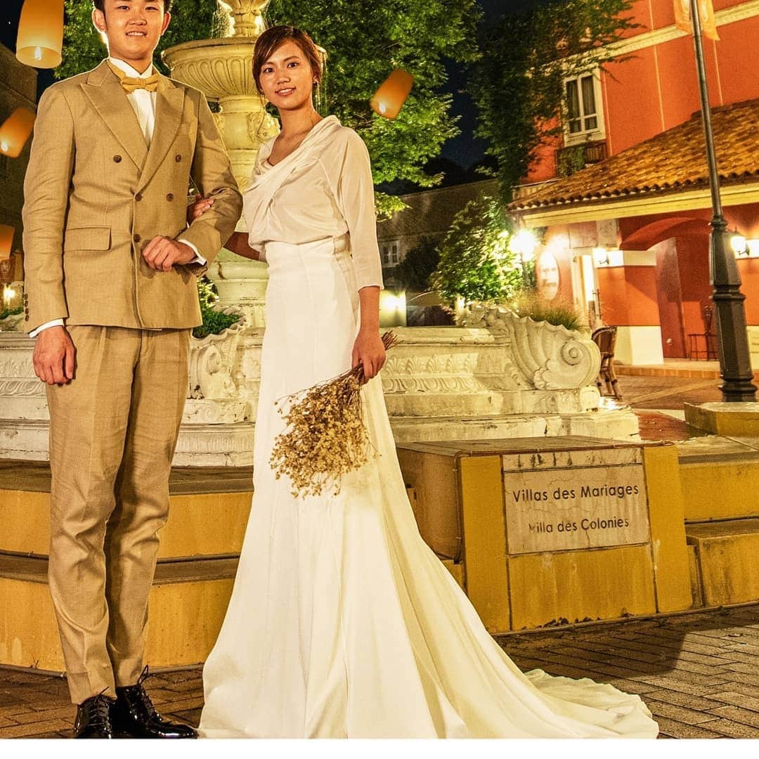 結婚式場 ヴィラ・デ・マリアージュ宇都宮のインスタグラム：「﻿ 夜の幻想的な雰囲気も﻿ ウェディングフォトには﻿ おすすめ﻿ ﻿ 多彩なフォトスポットが﻿ 素敵な姿を記憶に残す﻿ ﻿ ﻿ @villas_des_mariages_utsunomiya﻿﻿﻿ ﻿﻿﻿ #wedding﻿﻿﻿﻿﻿﻿﻿ #ウェディング﻿﻿﻿﻿﻿﻿﻿﻿ #結婚式﻿﻿﻿﻿﻿﻿　#パーソナルカラー診断﻿ #プレ花嫁﻿﻿﻿﻿﻿﻿ #プラコレ﻿ #花嫁﻿﻿﻿﻿ #フォトウェディング﻿﻿﻿ #宇都宮 ﻿﻿﻿#栃木﻿﻿﻿﻿ #宇都宮結婚﻿﻿﻿式 #栃木結婚式﻿﻿﻿﻿ #宇都宮結婚式場﻿﻿ #栃木結婚式場﻿﻿﻿﻿ ﻿#ヴィラデマリアージュ ﻿﻿﻿﻿﻿﻿﻿ #ヴィラデマリアージュ宇都宮﻿﻿﻿﻿﻿﻿﻿ #2021年秋婚 #2021冬婚 #ブライダルフェア﻿﻿﻿﻿﻿﻿﻿ #宇都宮フォトウェディング #ドレス﻿ #宇都宮カフェ﻿﻿ #ドレスショップ﻿ #宇都宮花嫁﻿﻿﻿﻿﻿ #栃木ドレスショップ﻿ #栃木花嫁﻿﻿﻿﻿﻿ #ウェディフォト﻿ #2021婚﻿﻿﻿﻿ #ゼクシィ2021 ﻿ ﻿﻿﻿﻿ ﻿」