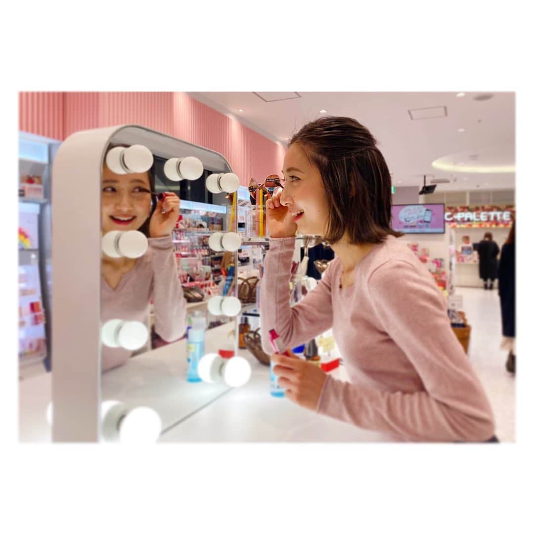 近藤夏子さんのインスタグラム写真 - (近藤夏子Instagram)「.    以前Nスタのロケでお邪魔した、ドラッグストア✨ 　  女優ミラーですって😍❤️ 　  なんででしょう 普通の鏡よりも嬉しくなってしまうのは🍭笑 　 　 　 .」2月25日 19時05分 - kondokako0804