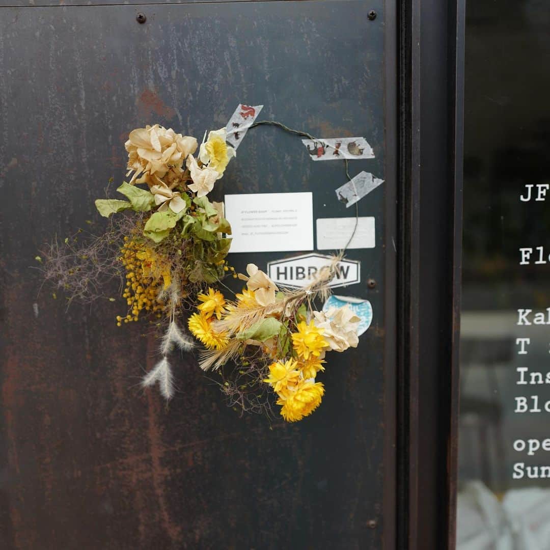 JF flower Shopのインスタグラム：「드라이리스 💫💫💫 Jf flower shop  . . . .#2021jfflowershop #jfflowershop #flower #florist #flowerlesson  #웨딩부케 #플로리스트 #플로리스트수업 #플라워스튜디오 #꽃 #플라워레슨#핸드타이드레슨  #범계플라워레슨 #안양웨딩 #범계웨딩 #플로리스트레슨 #안양꽃집 #범계꽃집 #평촌꽃집 #과천꽃집 #인덕원꽃집 #동편마을꽃집 #포일동꽃집 #의왕꽃집」