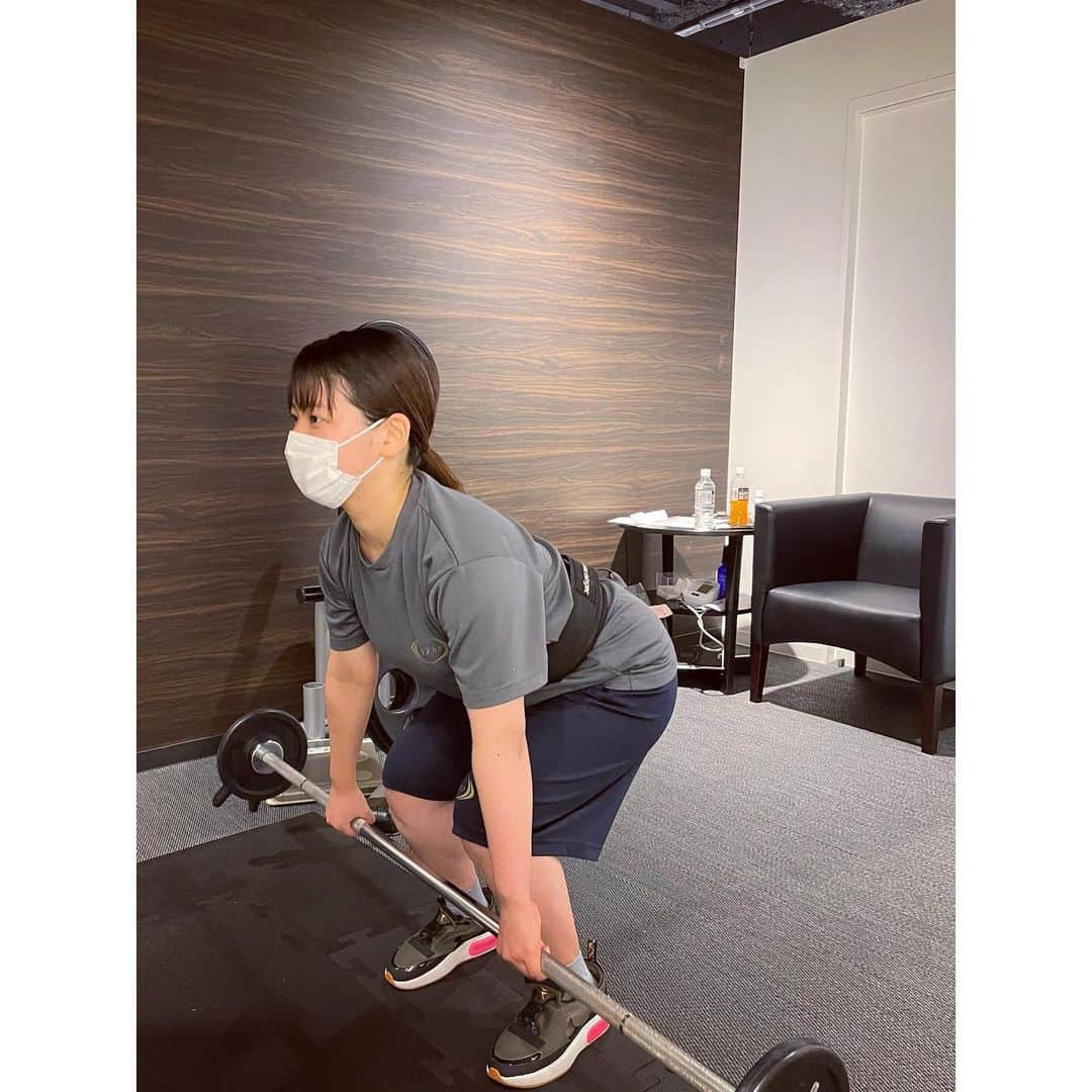 谷元星奈さんのインスタグラム写真 - (谷元星奈Instagram)「ライザップを始めておよそ3週間です！  率直な感想は『今までのダイエットって、何だったの？！』と思うほど、3食＋間食をしっかり食べています🍖 私の場合、今のところ、お腹が空くタイミングはありません！  食事については、トレーナーさんが日々細やかにアドバイスをくれて、とってもありがたいです☺️ 出張や夜勤など不規則になりがちな時も寄り添ってくれます！ パーソナルトレーニングは体力に合わせて丁寧に教えてくださるので頑張れます。  余談ですが、ライザップ生活を始めて驚いたのは、この世にはヘルシーなパンやお菓子、食材が豊富にあって、それが美味しいこと😳 そういう事、まっっったく気にして生きてこなかったので「今、こんなに進化してるの？！」とびっくりしました。 見つけると、すごく嬉しい〜✨ これらにもまた、支えられてます。  しっかり食べて、しっかり寝て、引き続き、頑張ります🙋🏻‍♀️  #ライザップ#RIZAP#筋トレ#ダイエット #パーソナルトレーニング#トレーニング」2月25日 19時09分 - tanimoto_seina