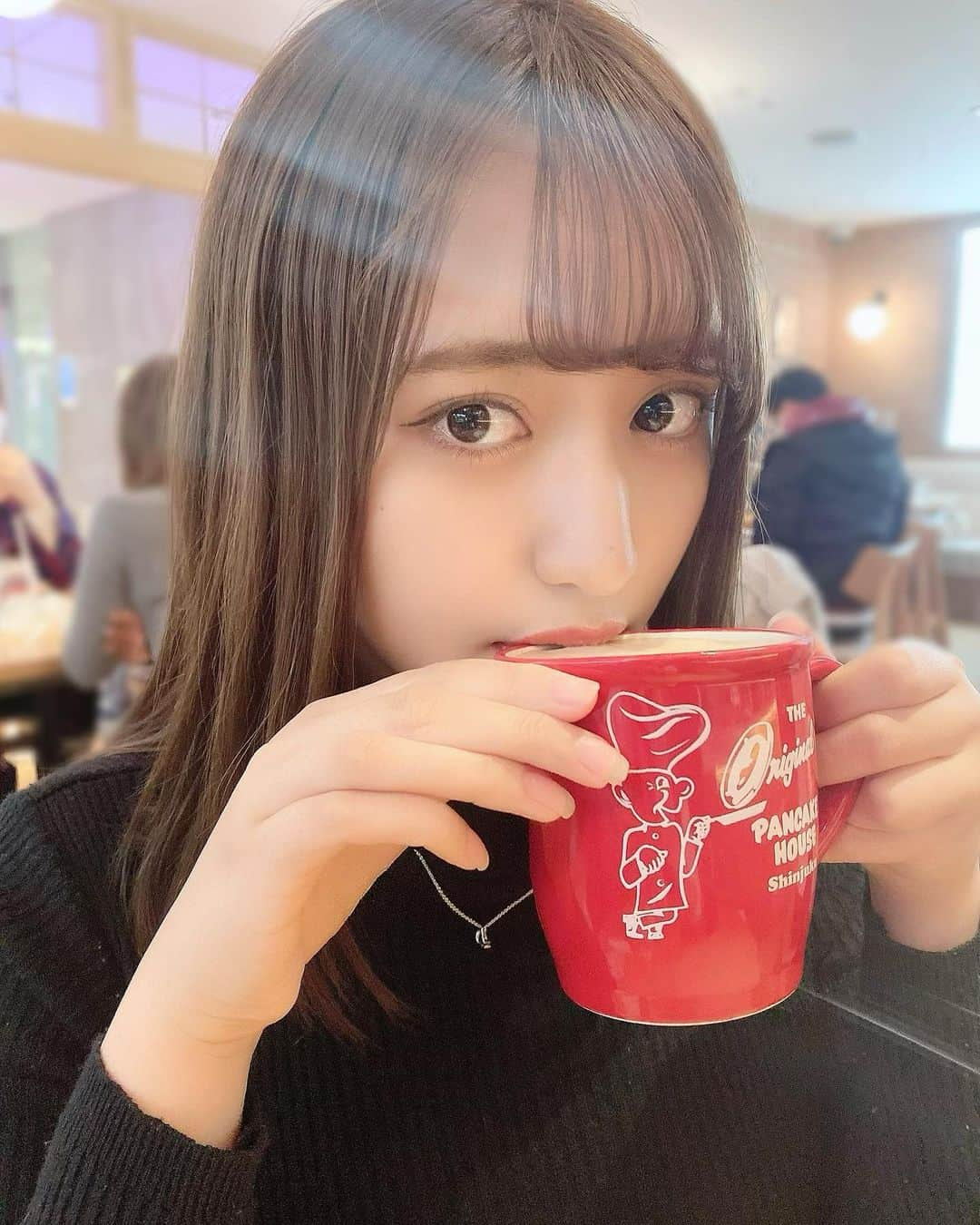 池田メルダさんのインスタグラム写真 - (池田メルダInstagram)「ちらっ☕️」2月25日 19時10分 - meruda__ikeda