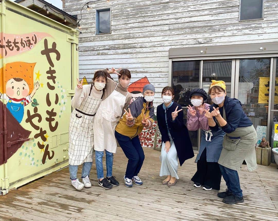 鹿野未涼のインスタグラム：「. あすのふる熱人は 鹿屋市でさつまいもカフェを運営する 藤田京子さん(左から3番目)をご紹介します✨  藤田さんは 多くの人にさつまいもの魅力を伝えたいと 日々奮闘されています🍠  本当に明るい性格で 周りを笑顔にするパワーをもっていて 私もすごく元気をもらいました☺️  藤田さんの活動や人柄を ふる熱人のコーナーでご紹介しますので 18:15〜 Jチャン＋ぜひご覧ください🙌🏻  #Jチャン #ふる熱人 #鹿屋市 #さつまいも #さつまいもカフェ #スタッフの皆さん #優しい方ばかり  #ありがとうございました」