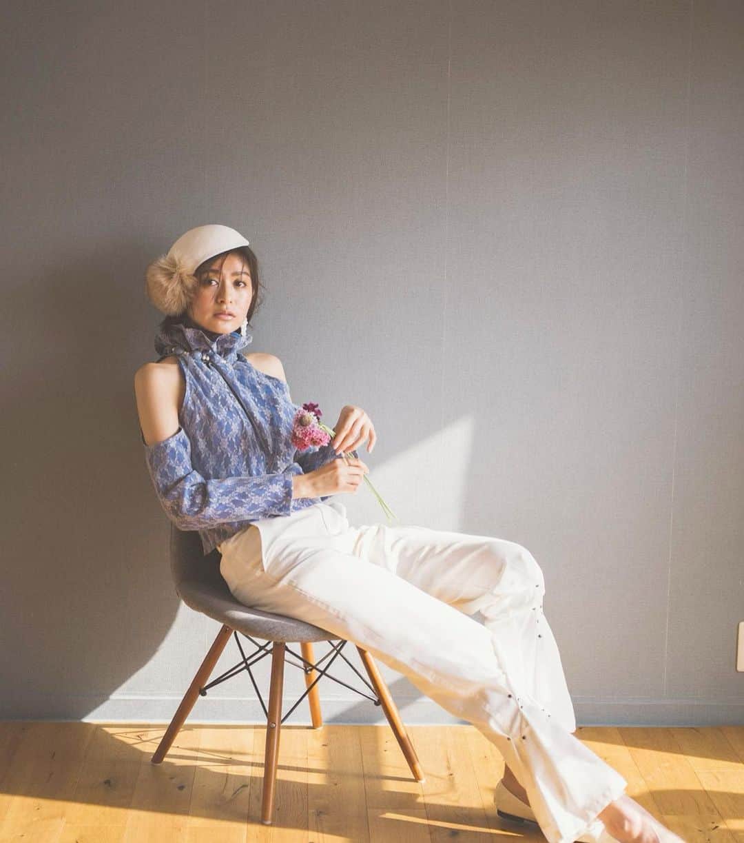 石井美絵子さんのインスタグラム写真 - (石井美絵子Instagram)「💐💛🎠 うさぎのしっぽみたいな帽子🐇」2月25日 19時10分 - mikako.ishii
