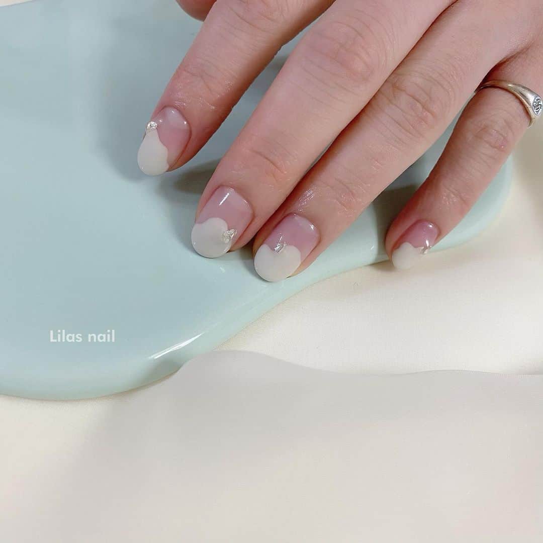makoのインスタグラム：「* お揃い🤍 pale green 🌿  #girlynail #ガーリーネイル #ミラーネイル #glitternail #젤네일 #젤네일아트 #젤네일전문 #フレンチガーリー  #오로라네일 #네일 #아트 #オーダーチップ #ブライダルネイル #auroranails #セルフネイル #네일스타그램 #네일아트　#스누피네일아트 #클리어 #左右非対称ネイル #ちょうちょネイル #うるうるネイル #ヴィンテージネイル #水滴ネイル #オーロラネイル #フレンチネイル #冬ネイル #クリアネイル #韓国ネイル﻿」