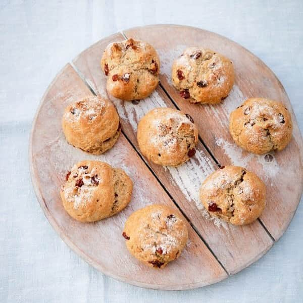 ナイジェラ・ローソンさんのインスタグラム写真 - (ナイジェラ・ローソンInstagram)「Soda Bread Buns with Fennel Seeds and (Dried) Cranberries are #RecipeOfTheDay.  An easy stir-up and quick bake, and lovely just with butter, but excellent also with a little honey or goat’s cheese or - yes! - both together. .  And to get the recipe, either go to nigella.com or click on link in bio. What I mean by this, is that you tap on my name, which will take you to a page that has a link on it that says www.nigella.com/instagram. When you click on this link, it will take you to a page of photographs: click on the photograph you can want the recipe of, and you will be taken to it! . Photograph by @nordljus  #simplynigella」2月25日 19時16分 - nigellalawson