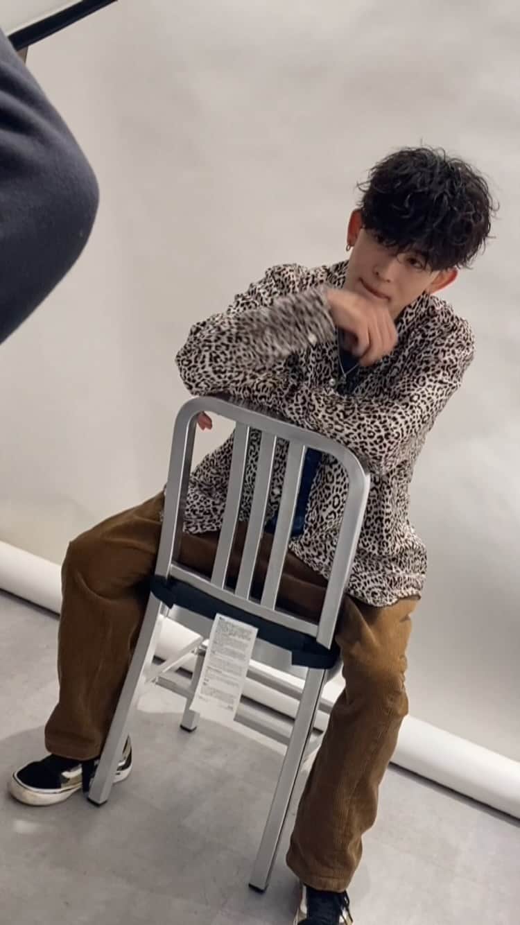 鈴村梨公のインスタグラム：「お久リール🤟 #メンズヘア #hair #hairstyle #goald」