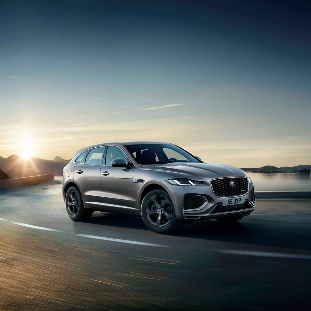 Jaguarさんのインスタグラム写真 - (JaguarInstagram)「Power with progress. The New #Jaguar #FPACE is now available with #PHEV technologies.   #Premium #Luxury #Performance #SUV #EV #MHEV #Hybrid #AWD #ElectricCars #Technology #CarsofInstagram」2月25日 19時30分 - jaguar