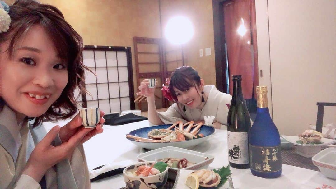 Megumiさんのインスタグラム写真 - (MegumiInstagram)「撮影3日目終了📹  👘衣装提供： 和想館 鳥取本店    #着物 #和想館 #kimono #wasoukan  #paix2 #ぺぺ   #日本酒で乾杯 #英語バージョン」2月25日 19時25分 - paix2megumi