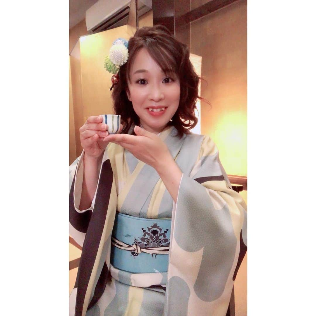 Megumiさんのインスタグラム写真 - (MegumiInstagram)「撮影3日目終了📹  👘衣装提供： 和想館 鳥取本店 https://waso-net.com/store/tottori/    #着物 #和想館 #kimono #wasoukan  #paix2 #ぺぺ   #日本酒で乾杯 #英語バージョン  #paix2megumi #paix2めぐみ」2月25日 19時28分 - paix2megumi