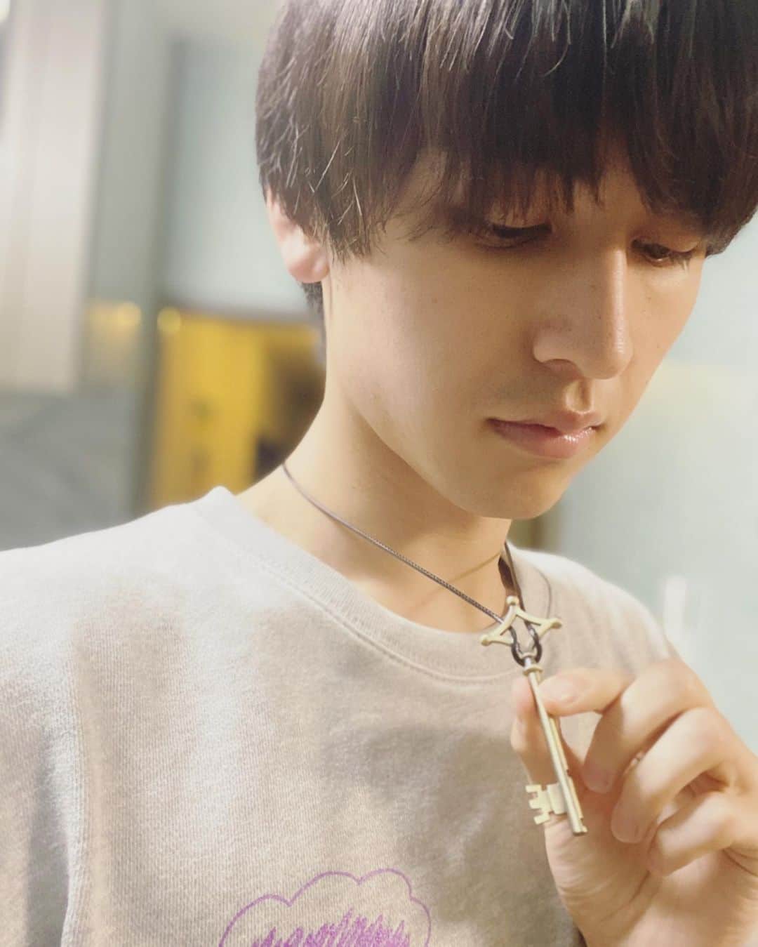 のインスタグラム：「井阪クイズの時間だぁぁぁ 問題です 「この鍵はどこの鍵でしょう？」  #井阪郁巳 #ご縁 #井阪クイズ  #インスタオシャレ化計画  #swag #写真 #鍵  #是非とも正解してほしいと願う」