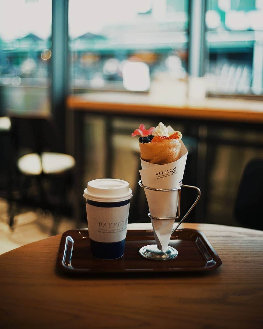 6151のインスタグラム：「豆乳クリームのクレープとソイラテ、晴れ。花粉すごい。」