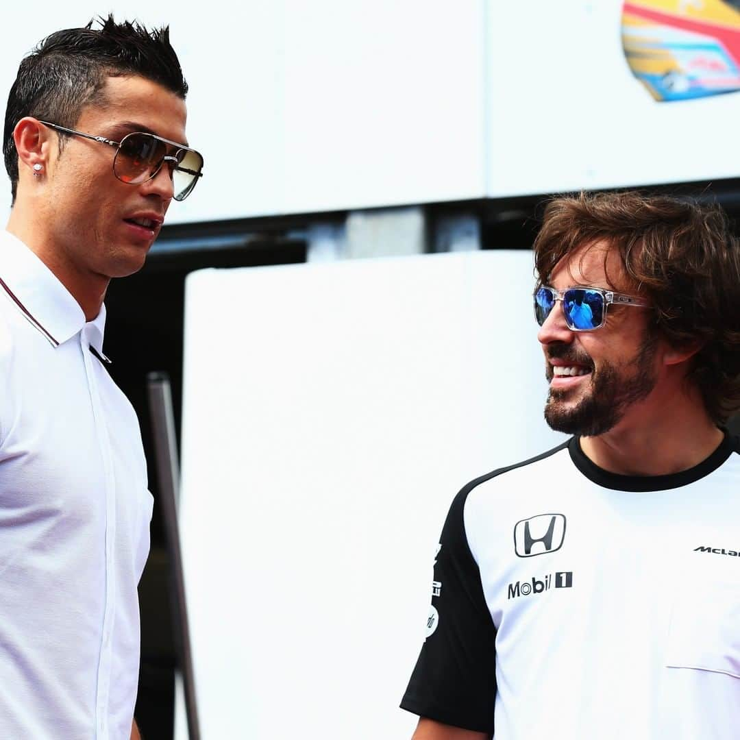 F1さんのインスタグラム写真 - (F1Instagram)「📅 Guess the year....   When lifelong Real Madrid fan @fernandoalo_oficial met @cristiano ⚽️  Let us know which year you think it was in the comments below 👇  #F1 #Formula1 #FernandoAlonso #CristianoRonaldo @fernandoalo_oficial」2月25日 19時35分 - f1