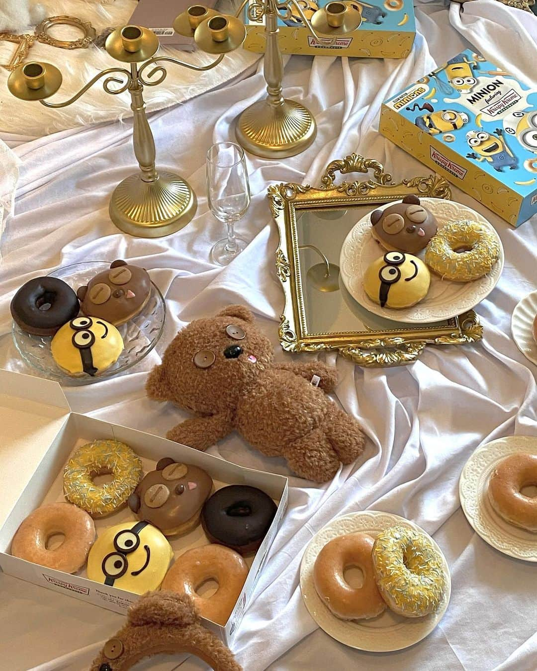 MICさんのインスタグラム写真 - (MICInstagram)「🍩🍌  3/1発売のミニオンドーナツ(*´∇｀*)  クリスピークリームドーナツのミニオンコラボ❤︎  バナナクリーム入りのボブドーナツとチョコクリーム入りのティムドーナツ🍩  かわいすぎてかわいすぎて、、  同時に発売されるクリスピーフローズンバナナミルクも絶対のむ｡ﾟ(ﾟ´ω`ﾟ)ﾟ｡  渋谷シネタワー店と北心斎橋店はミニオン仕様になってるそうです~🎁(3/1～5/11)  ☑︎3月1日～5月中旬まで販売予定  @krispykremejapan #クリスピークリームドーナツ #ミニオン #ミニオンコラボ #キャラクター #限定 #minion #ミニオングッズ #ユニバ #ユニバーサルスタジオジャパン #おうちカフェ #USJ #限定スイーツ #限定メニュー  #限定コラボ #スイーツ巡り #スイーツ女子」2月25日 19時41分 - micmofmof