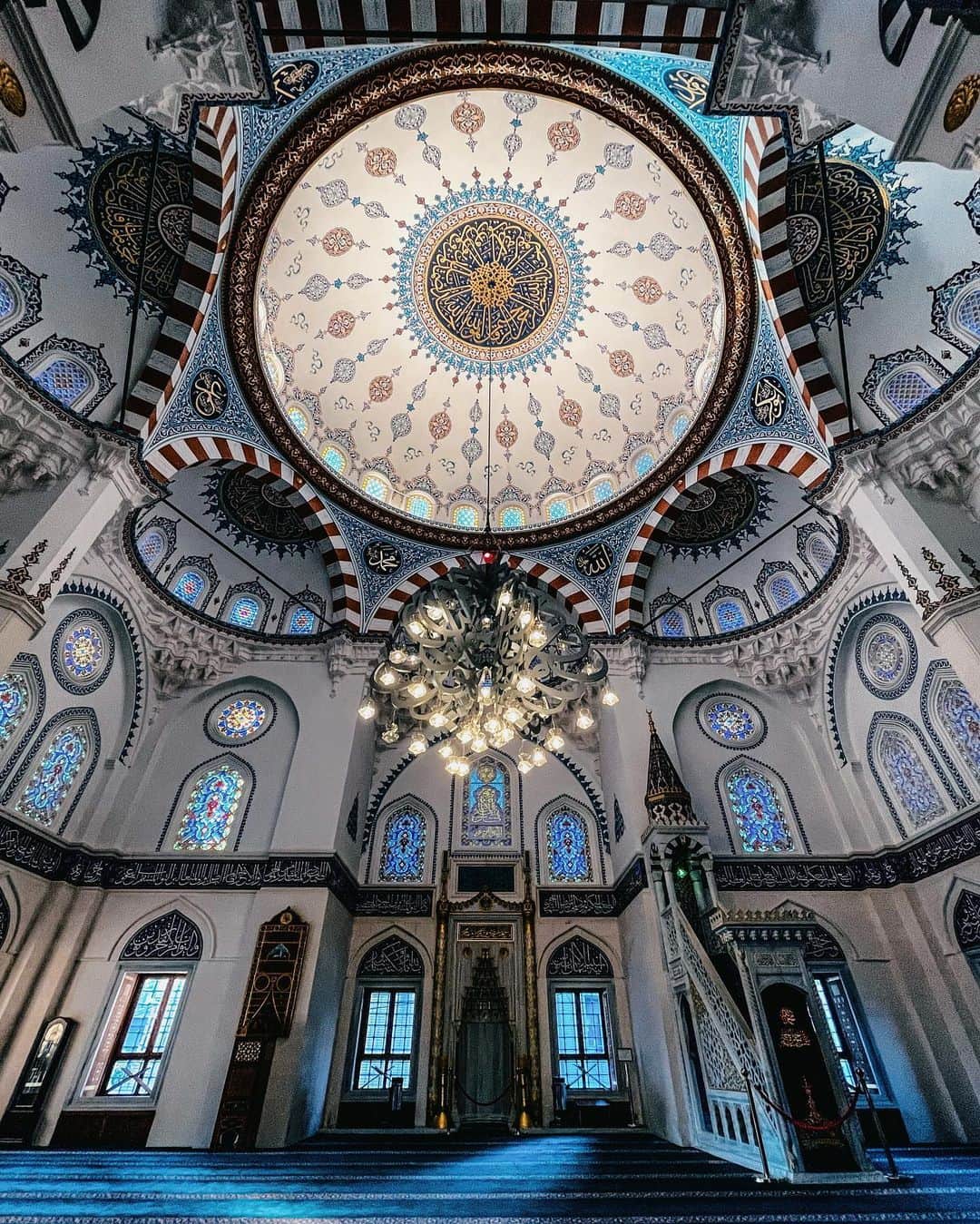 halnoのインスタグラム：「東京ジャーミイ！ 都内でトルコ！ 1930に建てられたオスマン様式のモスクです🕌🇹🇷 トルコ行きてぇよお。 ・ 最近、簡単なスナップは撮るけどInstagram用の作品撮りが出来てないです。緊急事態宣言…ばか…」