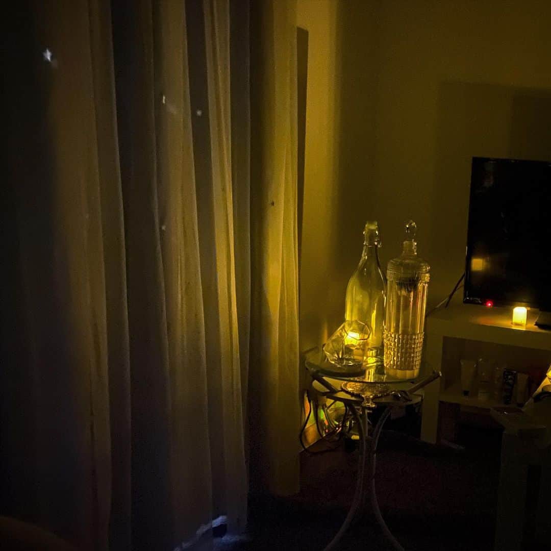 かれんのインスタグラム：「In My RoOm」