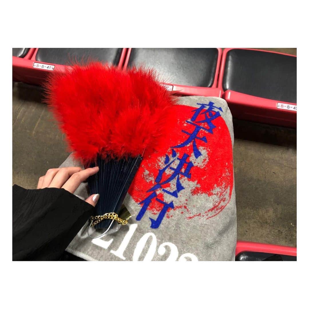森脇加奈子のインスタグラム：「最強だった #女王蜂 #夜天決行 #日本武道館」