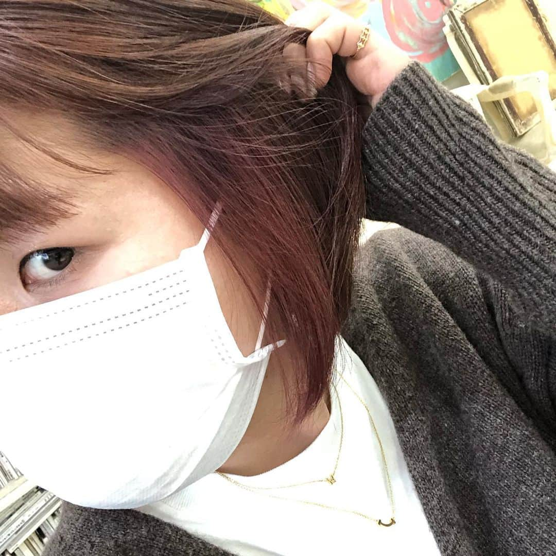 藤井瑞希さんのインスタグラム写真 - (藤井瑞希Instagram)「・ ・ いつかのある日の美容院💇‍♀️ ・ まだまだ暖色楽しんでます💓 ・ 寒色から暖色にして 色んな人から髪の毛のことに ツッコんでもらえて嬉しい😊 ・ ・ #暖色 #ボブヘア #newhaircolor」2月25日 19時49分 - bdmntnfujiimizuki