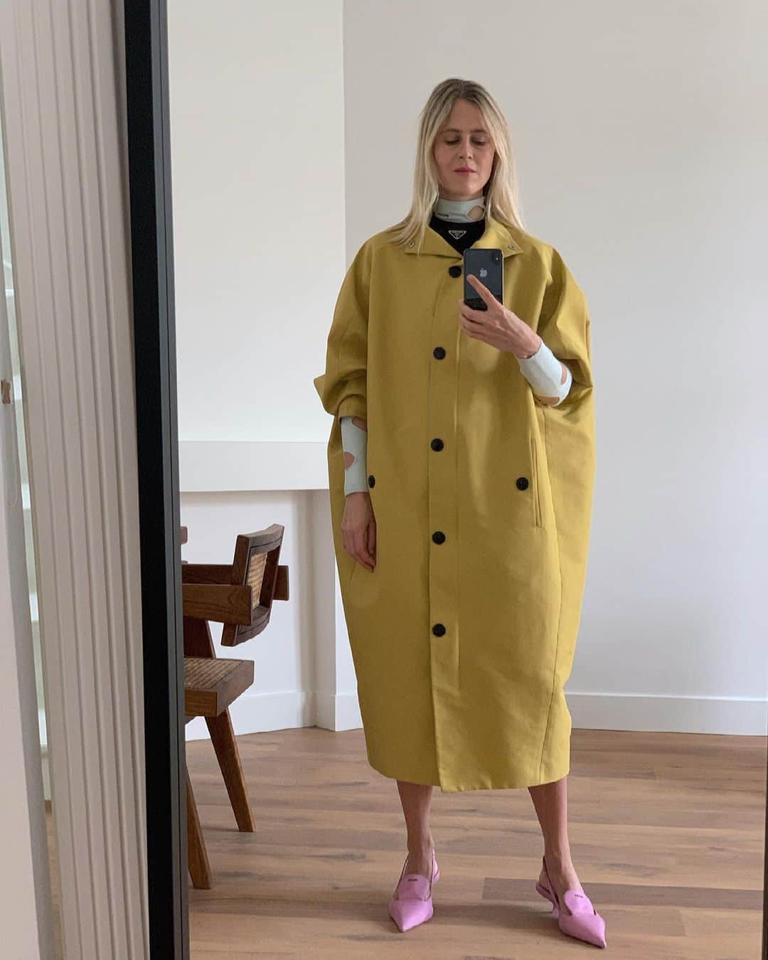 Linda Tolのインスタグラム：「@prada Ready #pradafw21」