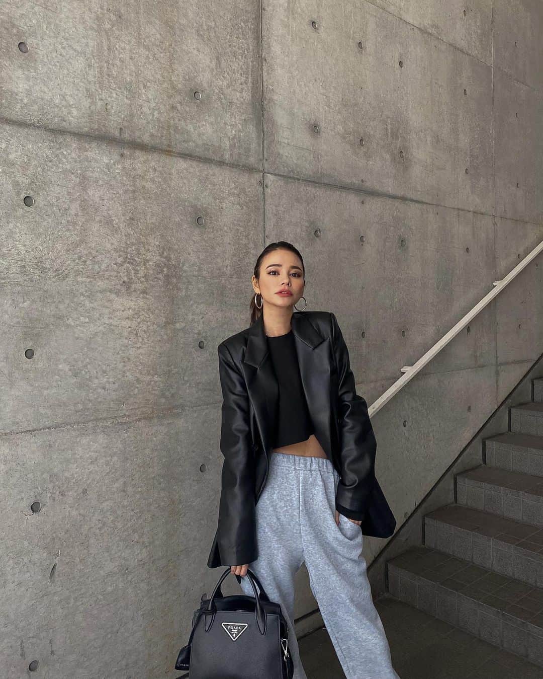 Rika Sasaki JPNさんのインスタグラム写真 - (Rika Sasaki JPNInstagram)「ootd🖤  ジャケット @zara  トップス @shagadelic_official  スウェットパンツ @dwstyle_store  スニーカー @adidasoriginals」2月25日 19時50分 - ymst_rika