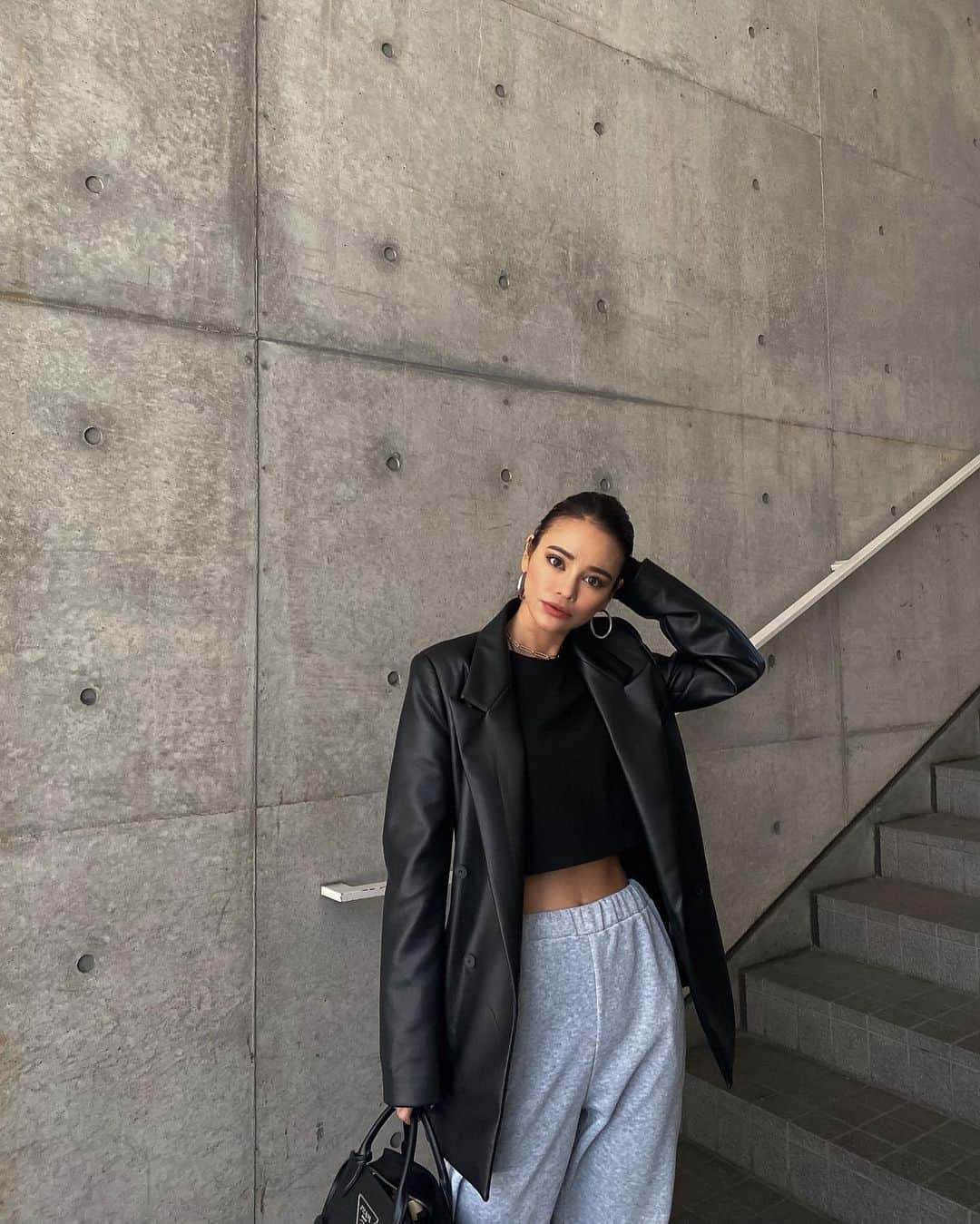 Rika Sasaki JPNさんのインスタグラム写真 - (Rika Sasaki JPNInstagram)「ootd🖤  ジャケット @zara  トップス @shagadelic_official  スウェットパンツ @dwstyle_store  スニーカー @adidasoriginals」2月25日 19時50分 - ymst_rika