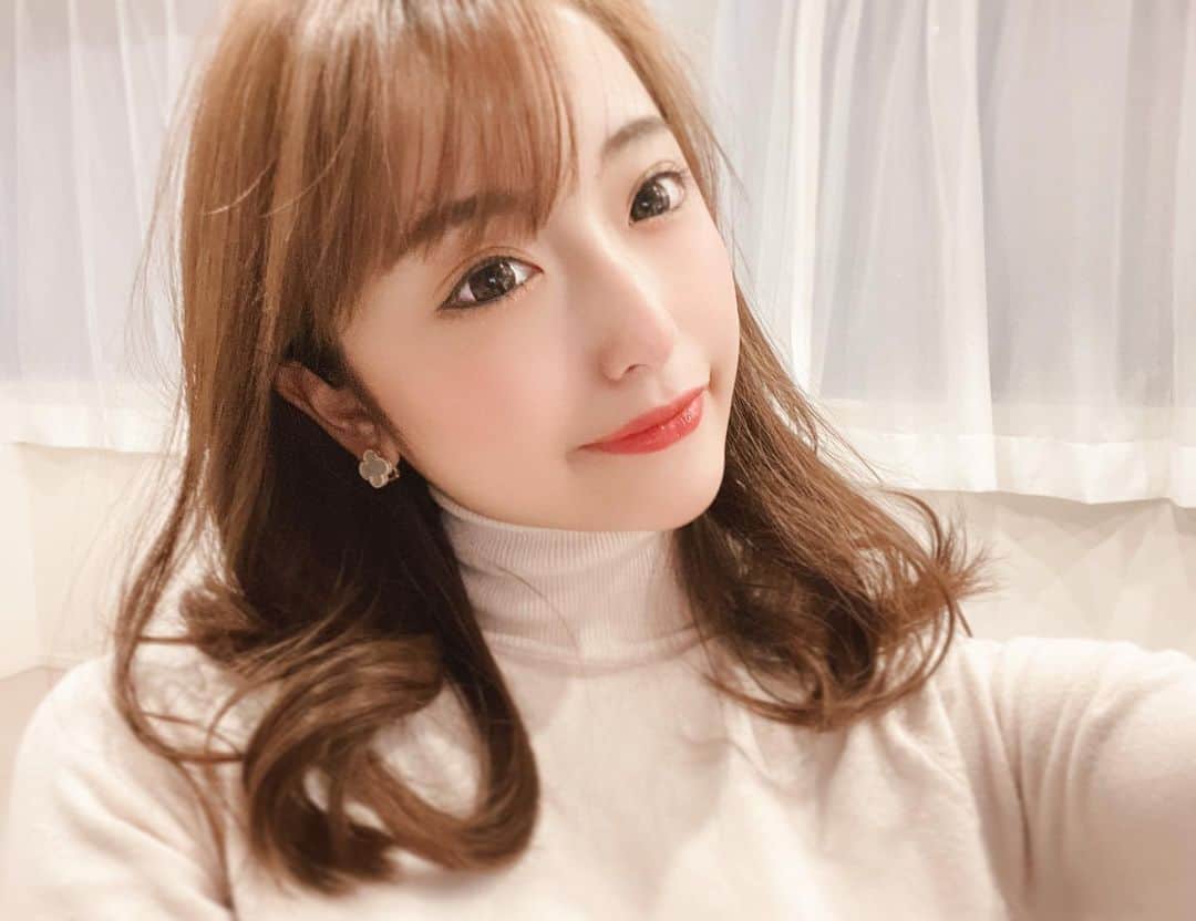 愛咲りおなのインスタグラム：「タートルの上からネックレスしてたら、脱ぐ時にネックレスちぎれたんだよね😅  しかも1週間に２つもww  やっと２つともお直しから帰ってきた🥲  学習能力ゼロ🙄❣️嫌になる😟😟  #広島 #飲み屋 #流川  #キャバ嬢 #ジム #トレーニング #キャバクラ #グルメ #広島グルメ #TikTok #golf #ゴルフ女子 #selfie #Instagram」