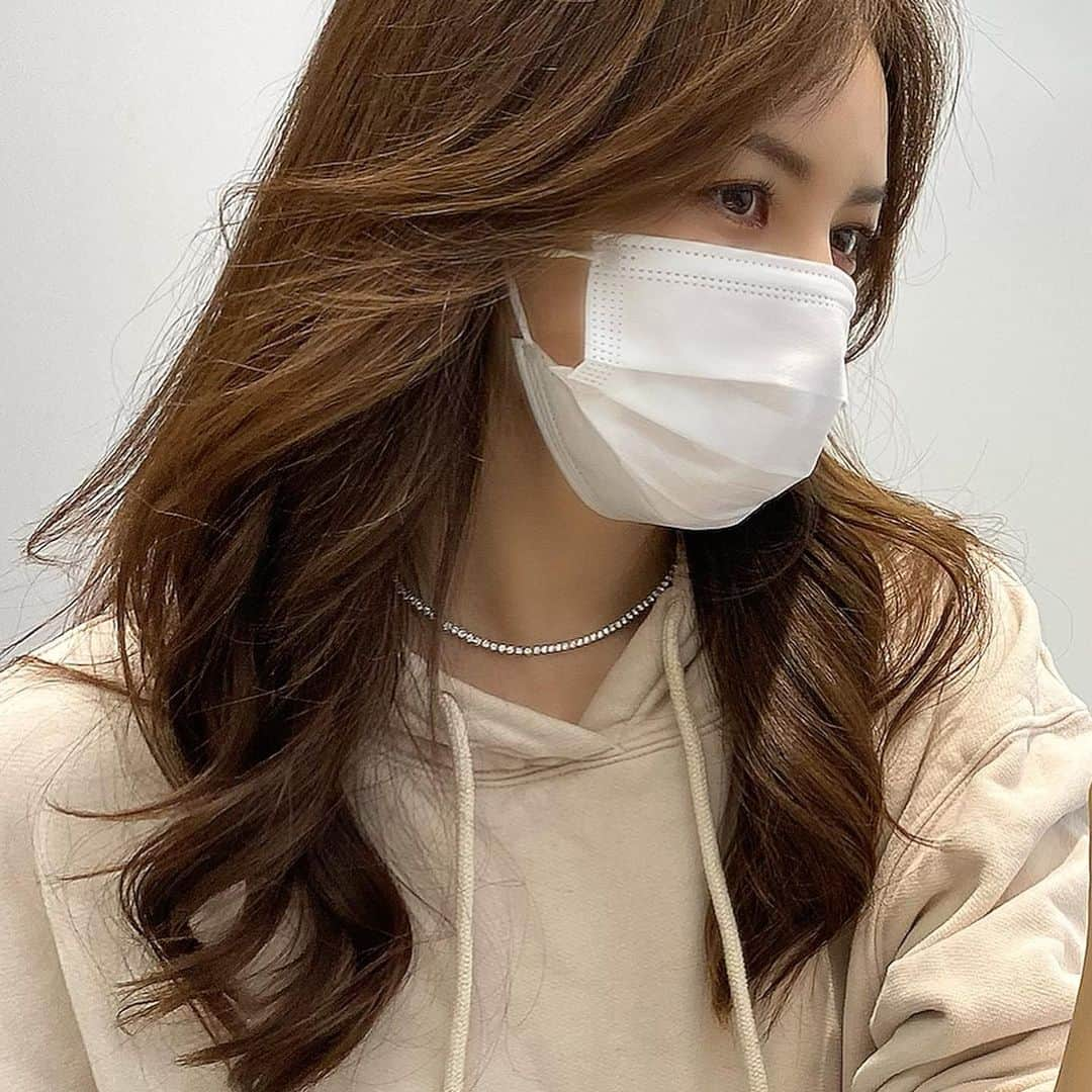 美香さんのインスタグラム写真 - (美香Instagram)「#ヨシンモリ にしたよ🧡 いさお店長ありがとう💇‍♀️！ @sunvalley_isao  @_sunvalley_   #ヨシンモリ  #韓国ヘア  #レイヤーカット」2月25日 19時51分 - mikaofficial99