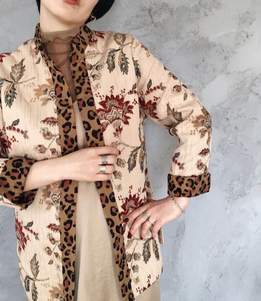 佐々木香奈のインスタグラム：「・ FLORAL×LEOPARD の組み合わせとか、 見えないけどインナーの色、生地とか 全部がタイプすぎて 久々に出逢えて感動したVINTAGE  一生愛して着続けよう♡」