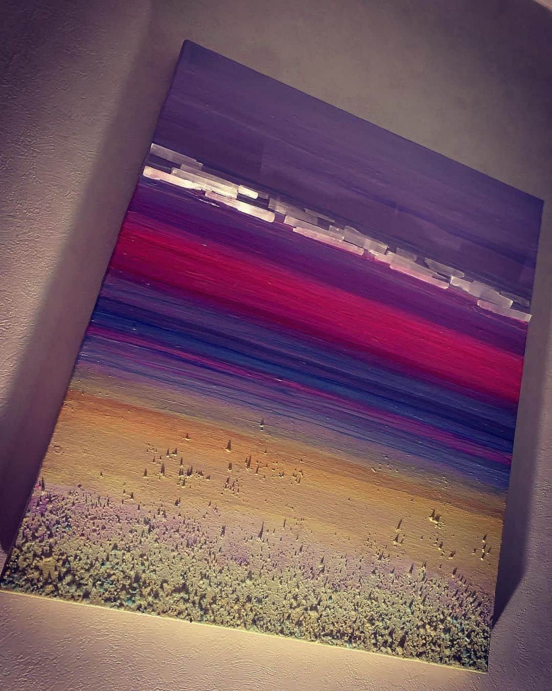 澤田友美さんのインスタグラム写真 - (澤田友美Instagram)「.  Painting with selenite🎨💎 . mood of magic hour💛💙💖🤍💜 . . 月の石🌒✨ #selenite #magichour #painting #canvas #naturalstone  #art」2月25日 19時53分 - tomomi__sawada