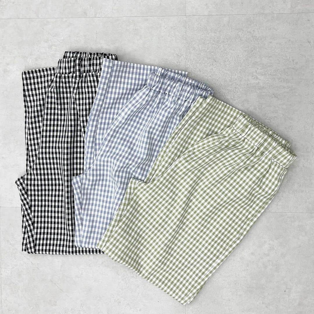 kutir / クティールさんのインスタグラム写真 - (kutir / クティールInstagram)「✔️new item✔️ . 本日25日21時より発売の 新作アイテムのご紹介！ . ウエストが全ゴム仕様で おうちでもリラックスできるギンガムチェックパンツ❤︎ ¥2,995(tax in) でご用意してます🥰 . . #kutir #ギンガムチェックパンツ」2月25日 20時04分 - kutir_ladies