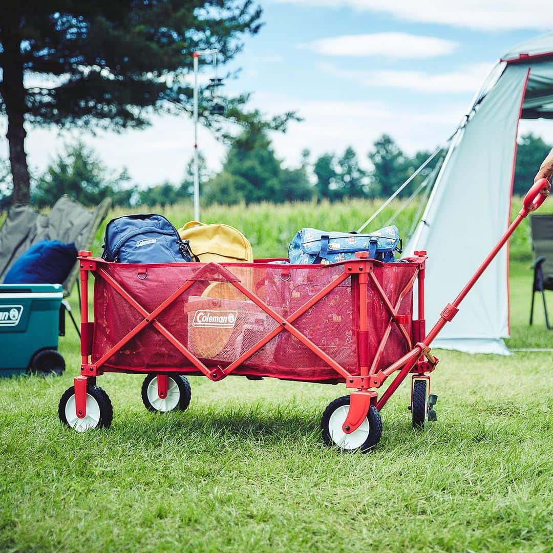 のインスタグラム：「大人気のアウトドアワゴンにメッシュタイプ登場✨  キャンプやBBQ、ピクニックなど様々なシーンで使用できるアウトドアワゴンシリーズに、手入れが簡単なメッシュタイプの「アウトドアワゴンメッシュ」、いつでもどこでもテーブルに早変わりさせる「アウトドアワゴンウッドロールテーブル」が新登場！ ・ ・ ・ #灯そうColeman #灯そうコールマン #灯そう #Coleman #コールマン #Camp #キャンプ #Outdoor #アウトドア #アウトドアワゴン #picnic #ピクニック #アウトドアワゴンメッシュ #アウトドアワゴンウッドロールテーブル」