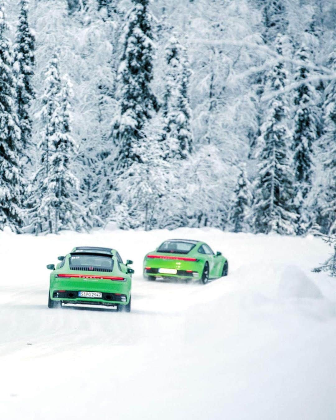 Porscheさんのインスタグラム写真 - (PorscheInstagram)「A masterclass in shaving ice: fondly looking back to 2020's Ice Experience season in the dreamscape of Levi, Finland. #PorscheIceExperience __ 911 Carrera 4S: Fuel consumption combined: 10,1 - 9,7 l/100 km; CO2 emissions combined: 231 - 222 g/km I https://porsche.click/DAT-Leitfaden I Status: 02/2021」2月25日 19時59分 - porsche