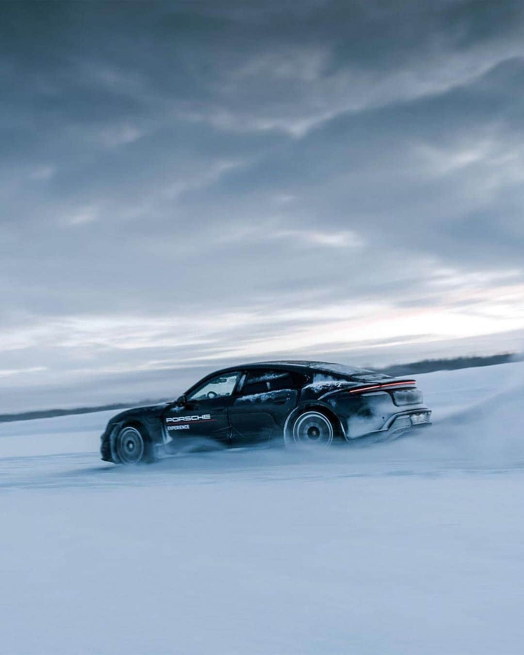 Porscheさんのインスタグラム写真 - (PorscheInstagram)「A masterclass in shaving ice: fondly looking back to 2020's Ice Experience season in the dreamscape of Levi, Finland. #PorscheIceExperience __ 911 Carrera 4S: Fuel consumption combined: 10,1 - 9,7 l/100 km; CO2 emissions combined: 231 - 222 g/km I https://porsche.click/DAT-Leitfaden I Status: 02/2021」2月25日 19時59分 - porsche