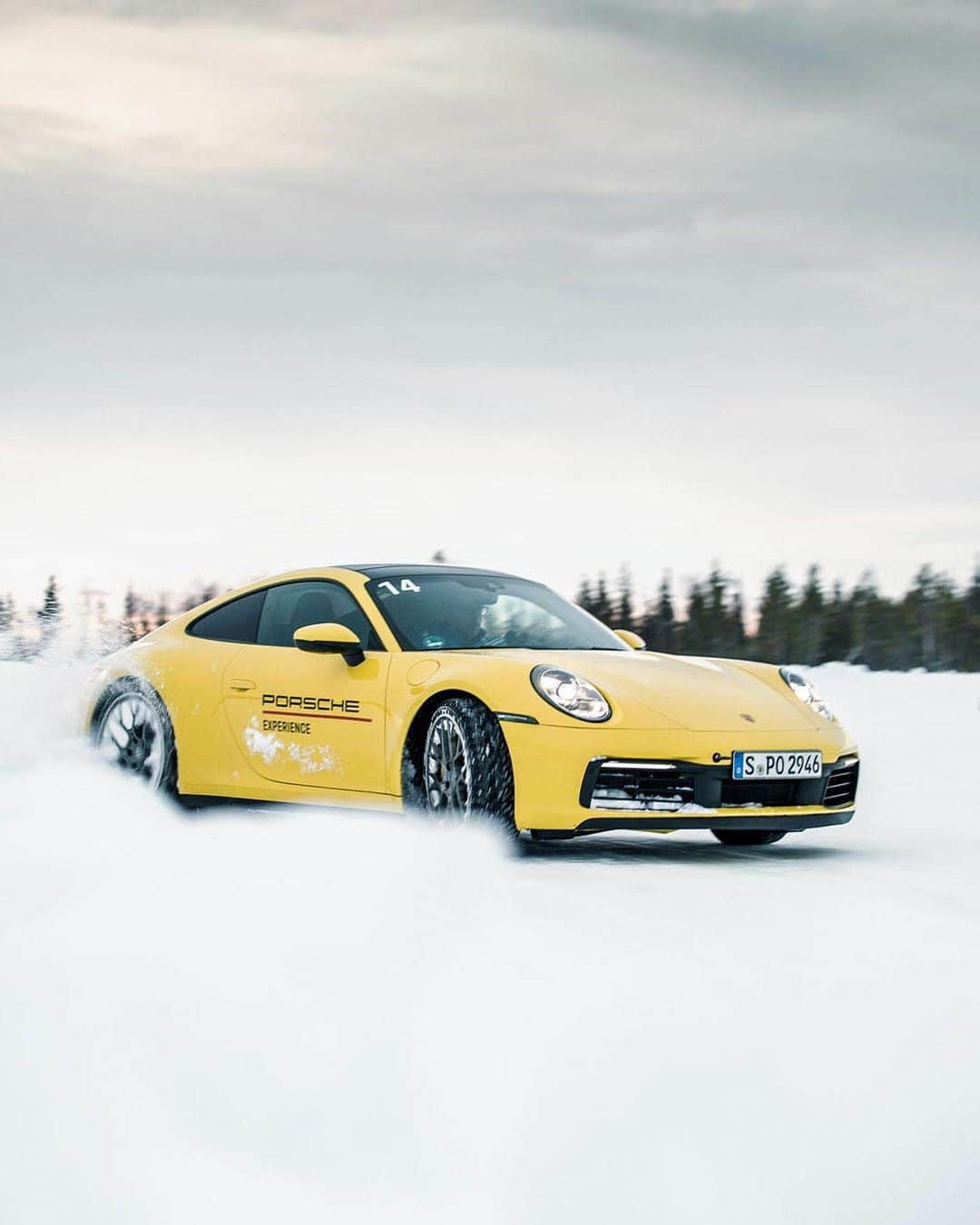 Porscheさんのインスタグラム写真 - (PorscheInstagram)「A masterclass in shaving ice: fondly looking back to 2020's Ice Experience season in the dreamscape of Levi, Finland. #PorscheIceExperience __ 911 Carrera 4S: Fuel consumption combined: 10,1 - 9,7 l/100 km; CO2 emissions combined: 231 - 222 g/km I https://porsche.click/DAT-Leitfaden I Status: 02/2021」2月25日 19時59分 - porsche