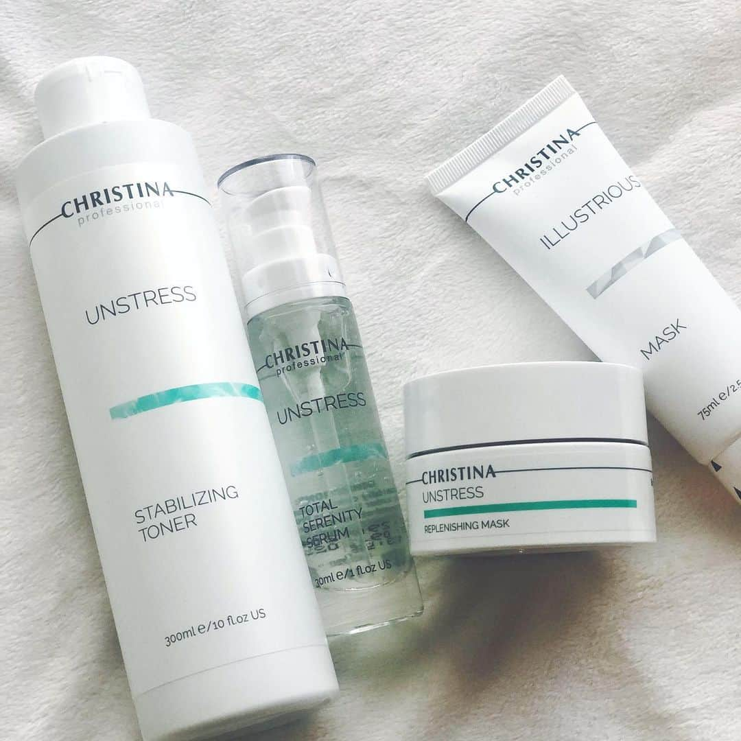 西川あやののインスタグラム：「アンストレスたちは2代目🥰 2代目肌の神🥰  #christina #christinajapan #skincare  #unstress #ILLUSTRIOUS  #スキンケア  #アンストレス #イラストリアス　#イラストリアスマスク #トータルセレニティセラム #クリスティーナ #クリスティーナ化粧品」