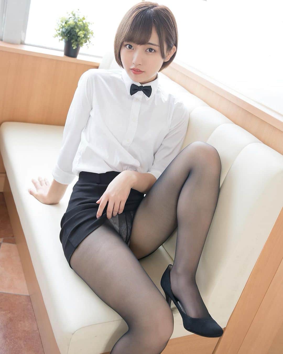 ジュニアアイドル黒宮れいパンチら 香月杏珠さんのインスタグラム写真 - (香月杏珠Instagram)「👩‍🍳🪑🍽🥛 ・ パンチラショットインスタバージョン‪‪☺︎‬  #グラビア #グラビアアイドル #ウェイトレス #ウェイトレスコス #撮影 #新作オフショット #パンチラフェチ」2月25日 20時12分 -  anjyu_neko‬