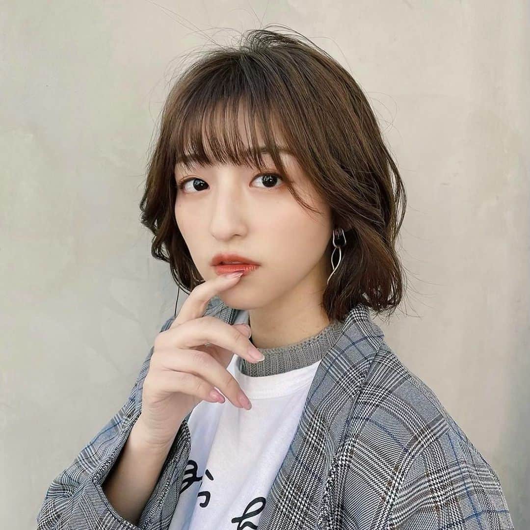 のインスタグラム：「﻿ ﻿ ﻿ ﻿ 韓国っぽ巻き〜﻿ ﻿ 理想の長さまであと少し✌︎﻿ ﻿ ﻿ ﻿ ﻿ #韓国ボブ#ボブヘアー#ボブスタイル#タンバルモリ」