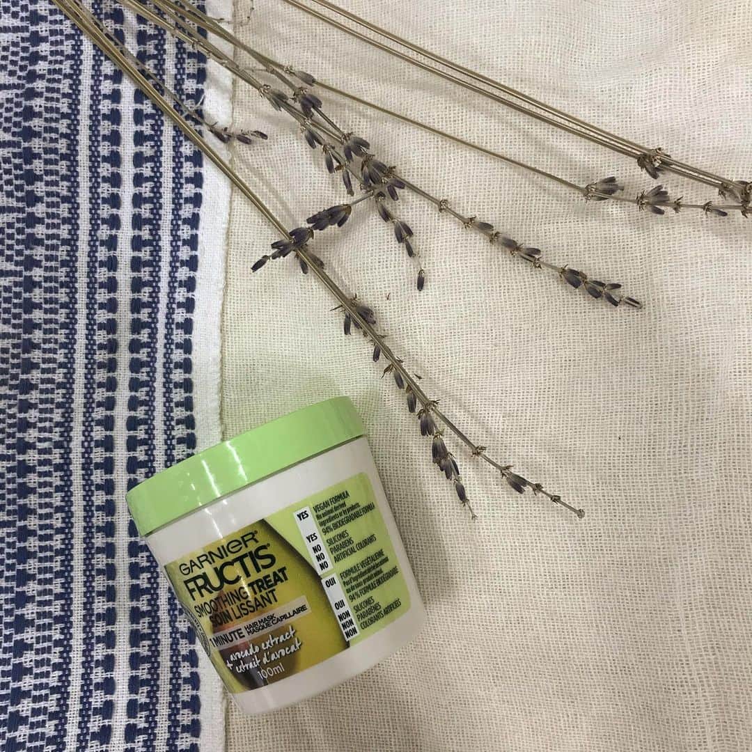 kasumiのインスタグラム：「. 海外で愛用していたトリートメント🌿  水合わなくて髪ギシギシになりかけたけどこれでケアしてたらしっかり潤うの💇🏻‍♀️✨  日本で売ってないのが残念だ🙃」