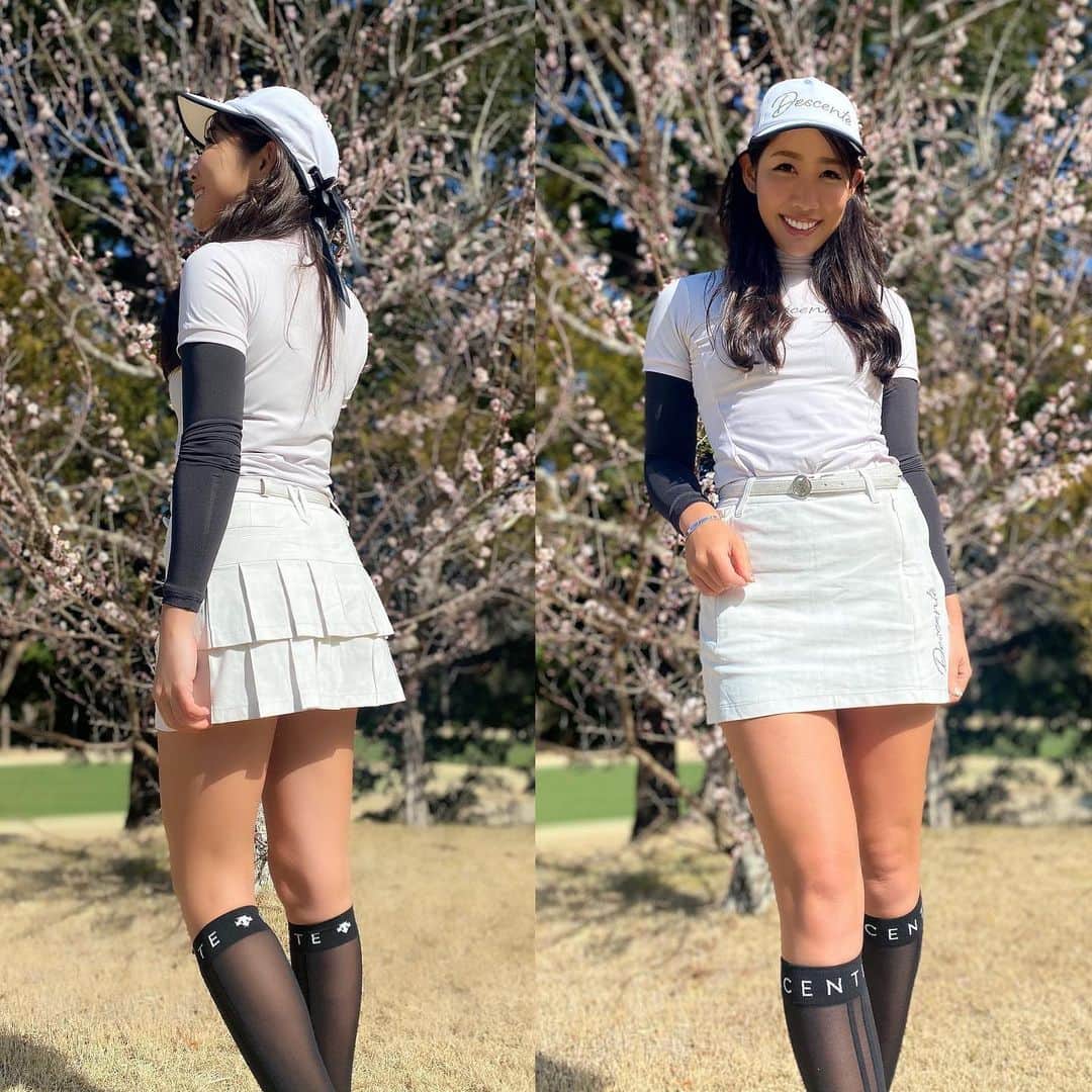 のインスタグラム：「💠LUXE COLLECTION 💠  @descentegolf から今までのスポーティなラインとは少し違う、上質でラグジュアリーなライン✨  リュクスコレクション🥺✨  ロゴはキラッキラ✨  リボンやフリルを使った女性らしいデザイン☺️  シースルーのハイソックスも今までにないデザインで美しい🥰  後ろのジップのおかげでファンデも付かないし、スカートはスルスルシットリする生地で履いていて気持ち〜🥰  はあー可愛い😍💕メロメロ💕  #descente  #descentegolf #デサントゴルフ　#デサントゴルファー　#デサント大好き　#デサント　#春夏ゴルフウェア　#ゴルフウェアコーデ　#春夏ゴルフコーデ　#ootdgolf #女子ゴルファー　#80台ゴルファー  #可愛いゴルフウェア　#ゴルフウェアレディース  #ゴルフウェア可愛い　#かっこいいゴルフウェア  #ゴルフ女子　#ゴルフウェア　#リュクスコレクション　#デサント女子」