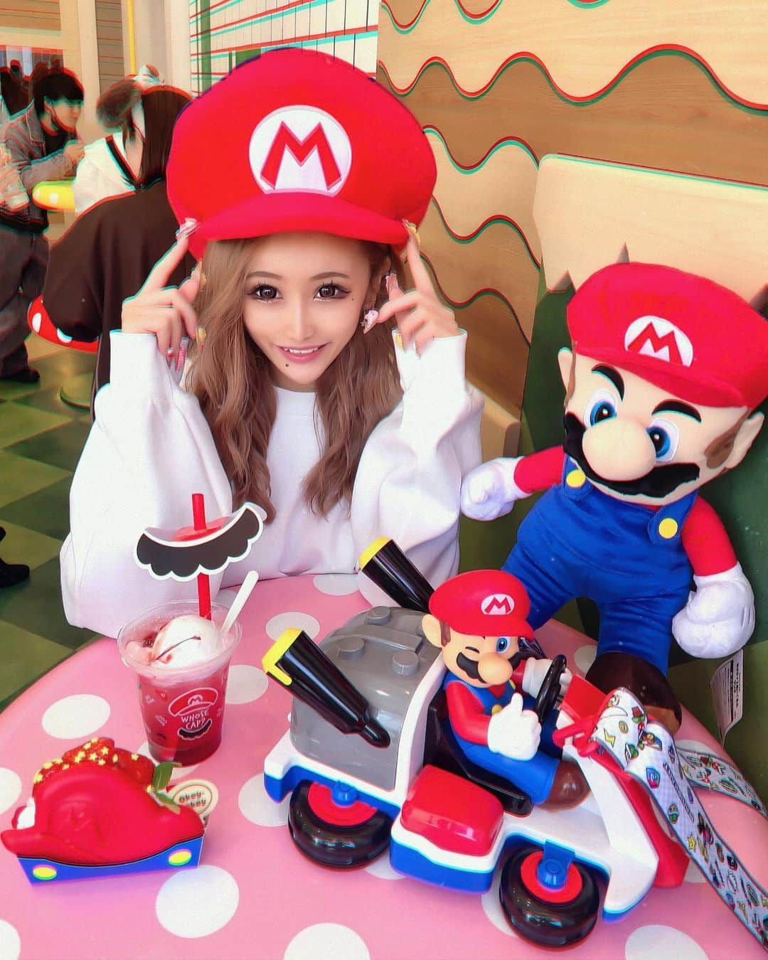 さあちゃむ.のインスタグラム：「🍄🚙💨🌟🚗💨  ♥️Super Nintendo World♥️  この間大阪旅行行ってきたンゴ マリオしか勝たん  #マリオ #マリオコーデ #マリオコスプレ #ニンテンドーワールド #スーパーマリオ #スーパーニンテンドーワールド #マリオカフェ #ユニバ #ユニバコーデ #大阪 #大阪カフェ #大阪旅行」