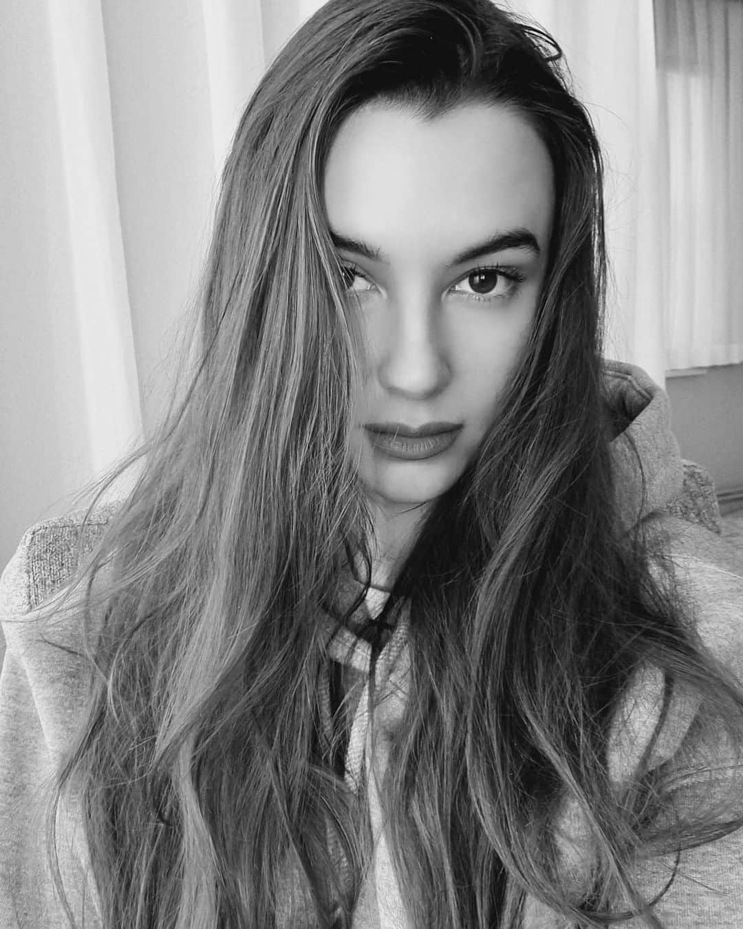Leyla Lydia Turgutluのインスタグラム：「b&w modes」