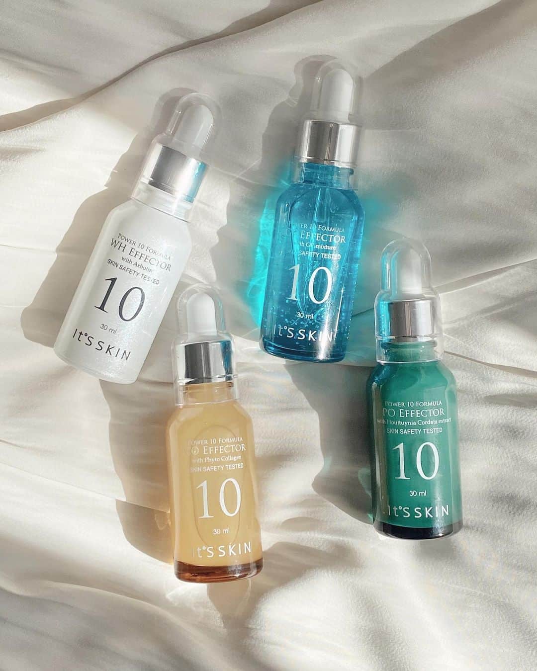 のインスタグラム：「✔︎it's skin / POWER 10 FORMULA﻿ ﻿ 韓国コスメは安くて良いのが多い🥺﻿ 最近買った美容液がサイコ〜🎉﻿ 色によって効果が違うのだけど﻿ どれも良さげで選ぶの迷った😟﻿ ﻿ 私はこの4つにした😙👌👌👌﻿ ﻿ CO💛ハリ﻿ GF💙水分﻿ PO💚毛穴﻿ WH🤍美白﻿ ﻿ 昔はお肌無敵だったけど﻿ やっぱアラサーになってだんだん﻿ 悩みが増えてきた😅若い子が羨ましいっす🤫﻿ ﻿ ﻿ #置き画くら部 #置き画 #itsskin #power10formula #skincare #イッツスキン #イッツスキンパワー10 #パワー10フォーミュラ #スキンケア #韓国コスメ #美容液 #美白ケア﻿ #保湿 #化粧水 #美容液 #購入品 #購入品紹介 #韓国スキンケア #韓国化粧品 #韓国コスメ #韓国 #スキンケア #韓国美容液 #美容液 #アンプル #美肌 #乾燥肌 #コスメレビュー #ツヤ肌 #美白」