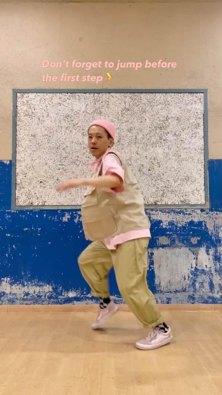 SHUHOのインスタグラム：「CHASE with TRAIN🥂🥂🥂  #housedance #dancetutorial #streetdance #dancelesson #dance #footwork #dancesteps #hiphopdance #housemusic #housedancer #choreography #ダンス動画」