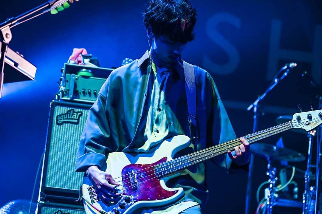 のインスタグラム：「2/22 吹田メイシアター  10周年スタートしました。 みんなの手を打つ音がいつにもましてグッときた。 音楽楽しい。今年はたくさんやりましょう。  撮影 @hysmaco」